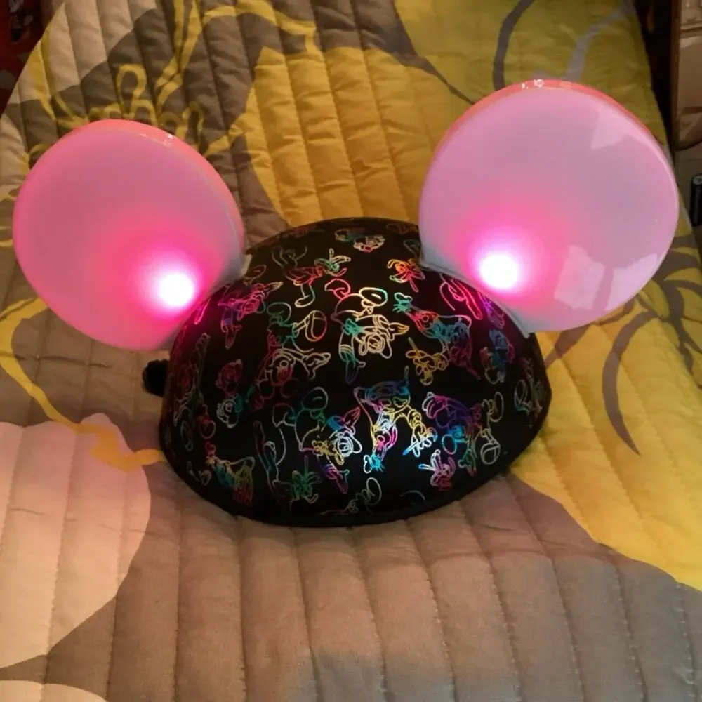 NWOT Disney Parks Made with Magic or Glow with the Show light-up Mickey Ear Hat